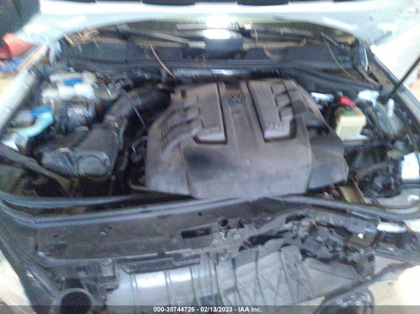 2014 VOLKSWAGEN TOUAREG R-LINE WVGDP9BP5ED013169