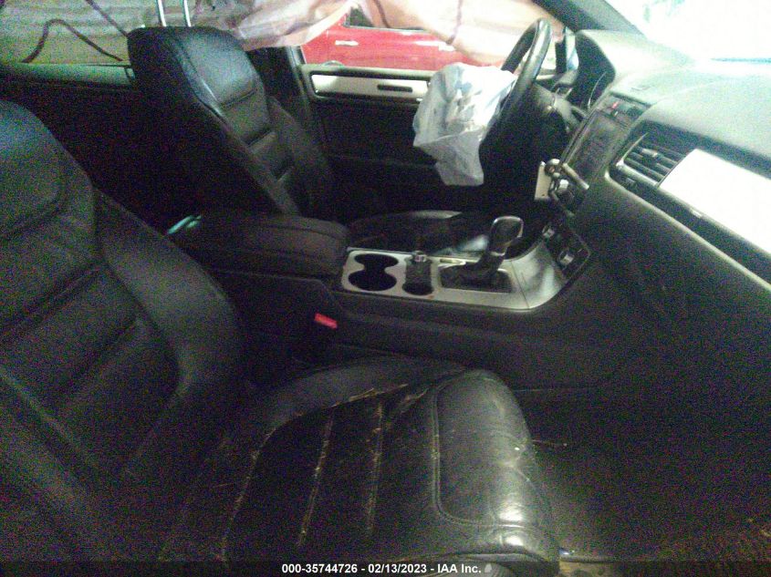 2014 VOLKSWAGEN TOUAREG R-LINE WVGDP9BP5ED013169