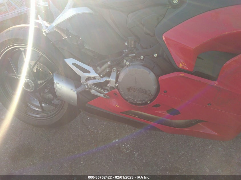 VIN ZDMHAATW1NB006296 2022 DUCATI PANIGALE V2