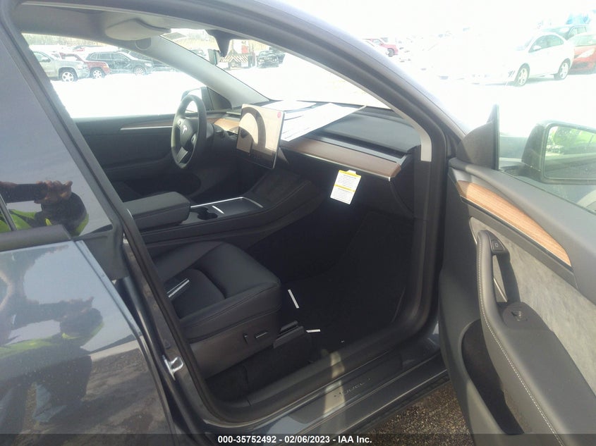VIN 7SAYGDEE9PF615882 2023 TESLA MODEL Y LONG RANGE