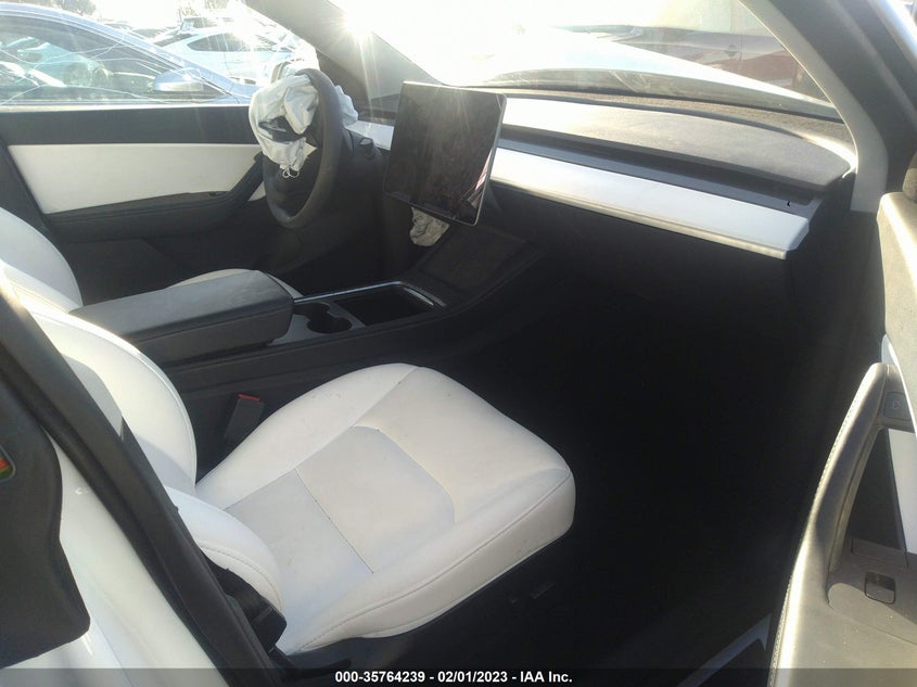 VIN 7SAYGDEE4NF323389 2022 TESLA MODEL Y LONG RANGE