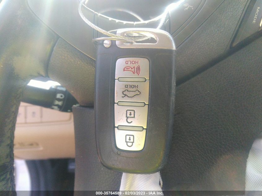 2013 HYUNDAI SONATA HYBRID LIMITED - KMHEC4A45DA092384