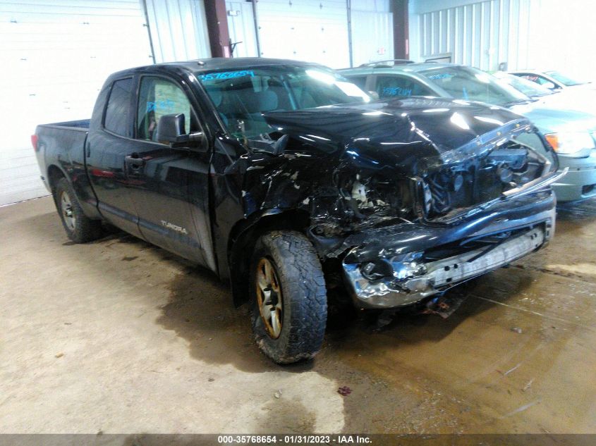 2013 TOYOTA TUNDRA 4WD TRUCK - 5TFUM5F15DX049582