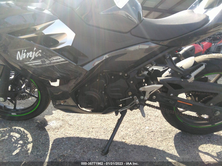 VIN JKAEXKH12NDAH5155 2022 KAWASAKI EX400