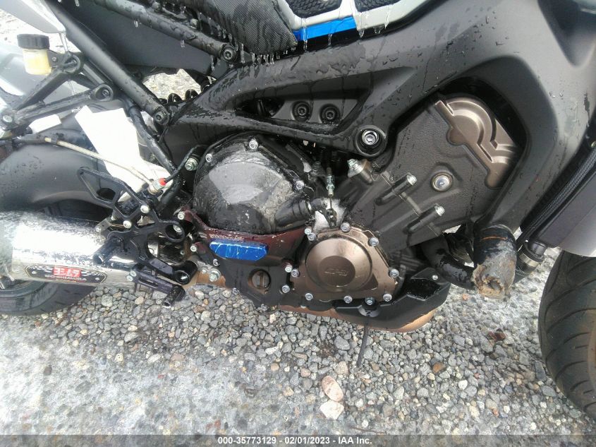 2016 YAMAHA FZ09 C JYARN33Y6GA002895
