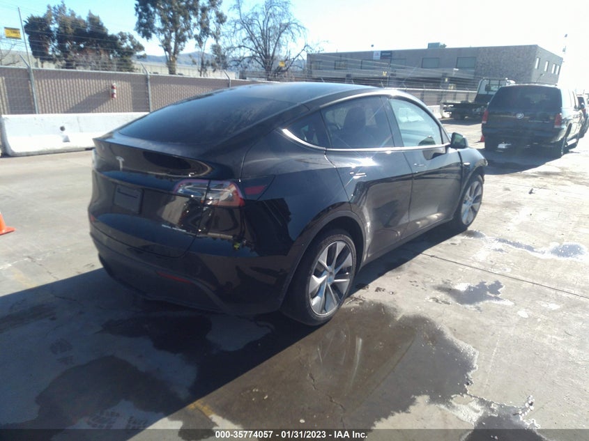 VIN 5YJYGDEE5MF224477 2021 TESLA MODEL Y LONG RANGE