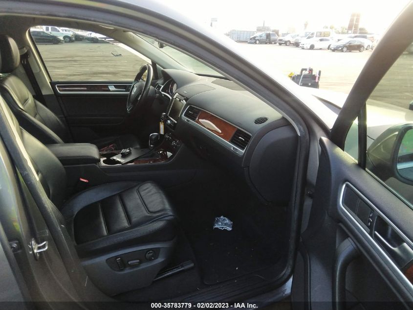 2013 VOLKSWAGEN TOUAREG LUX WVGEP9BP0DD010859