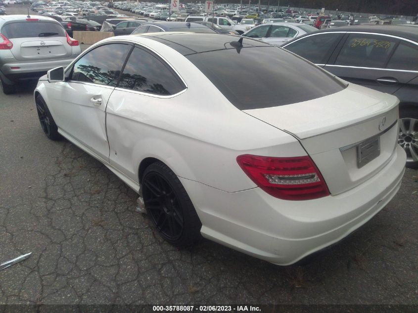 2013 MERCEDES-BENZ C 250 WDDGJ4HB3DG012347