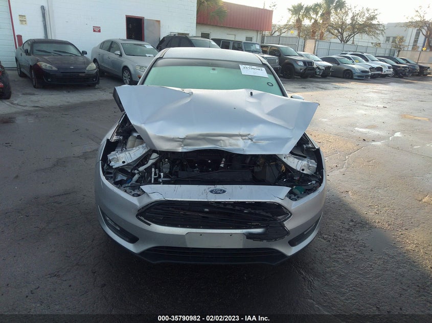 VIN 1FADP3F2XJL299817 2018 FORD FOCUS SE