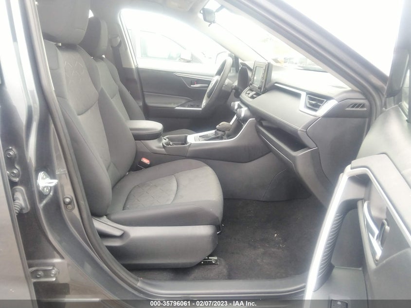 VIN 2T3P1RFV8MW213332 2021 TOYOTA RAV4 XLE