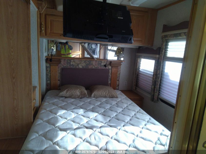 2004 FREIGHTLINER XC CHASSIS for Sale