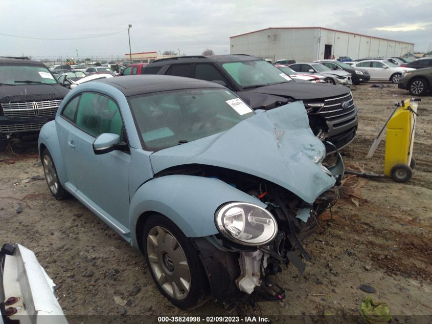 2013 VOLKSWAGEN BEETLE COUPE 2.5L W/SUN/SOUND/NAV - 3VWJP7AT9DM640385
