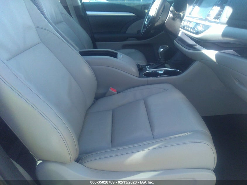 VIN 5TDKZRFH8JS252934 2018 TOYOTA HIGHLANDER SE/XLE