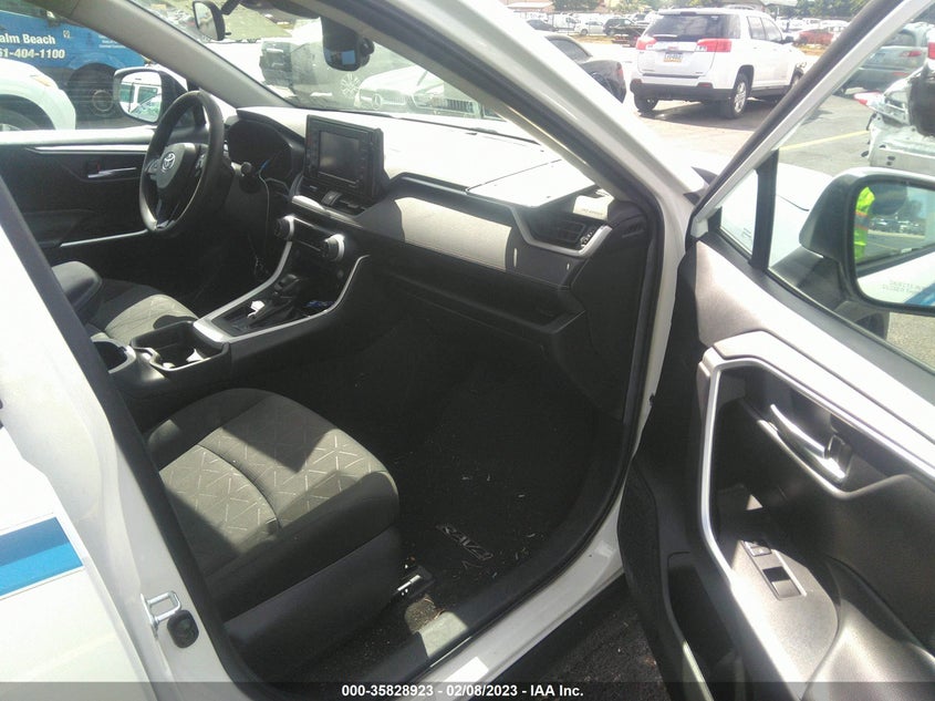 VIN 2T3W1RFV0MC135545 2021 TOYOTA RAV4 XLE