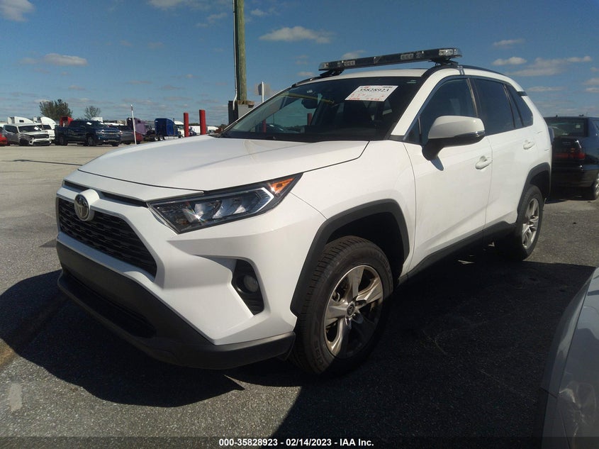 VIN 2T3W1RFV0MC135545 2021 TOYOTA RAV4 XLE