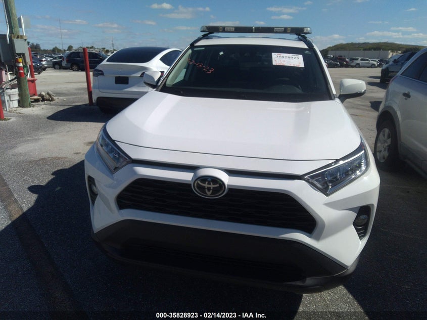 VIN 2T3W1RFV0MC135545 2021 TOYOTA RAV4 XLE