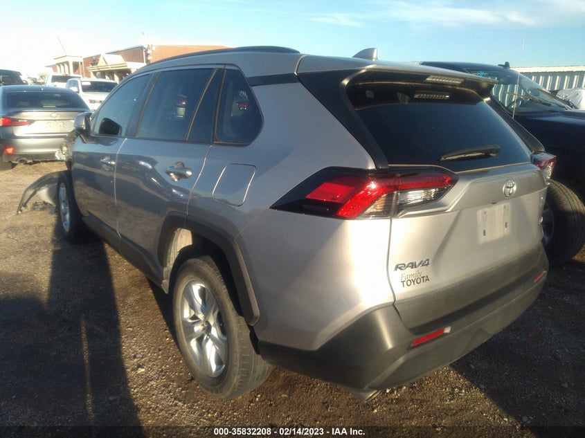 VIN 2T3W1RFV1MC150877 2021 TOYOTA RAV4 XLE