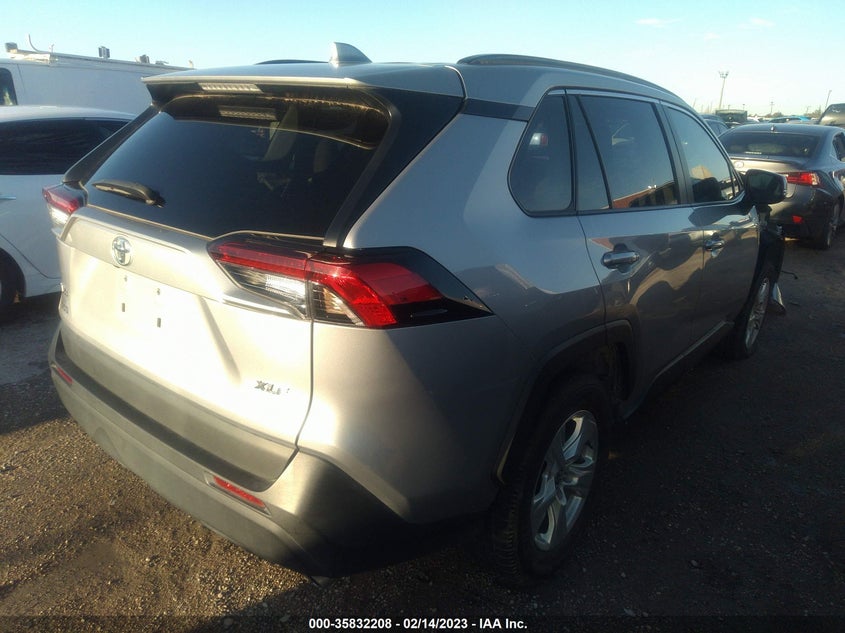 VIN 2T3W1RFV1MC150877 2021 TOYOTA RAV4 XLE