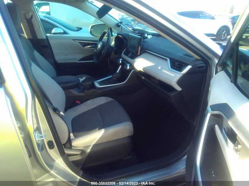 VIN 2T3W1RFV1MC150877 2021 TOYOTA RAV4 XLE