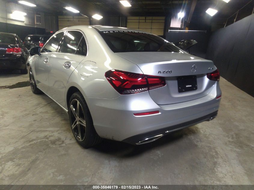 2022 MERCEDES-BENZ A-CLASS A 220 W1K3G4FB3NJ363361