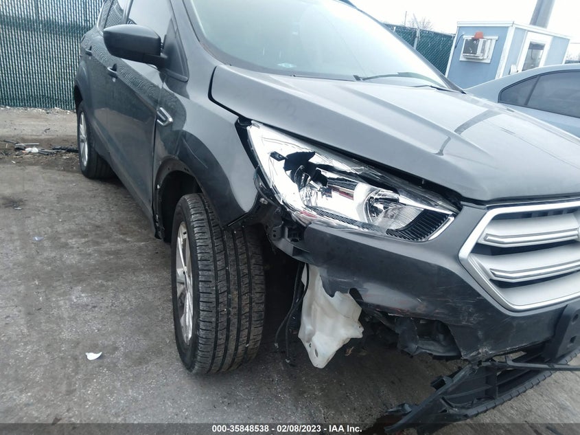 VIN 1FMCU9GD4JUB02342 2018 FORD ESCAPE SE