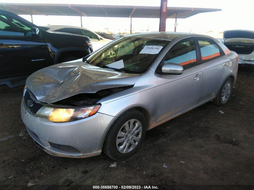 VIN KNAFU4A25D5729607 2013 KIA FORTE no.2