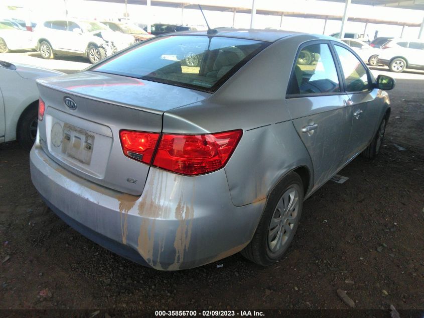 VIN KNAFU4A25D5729607 2013 KIA FORTE no.4