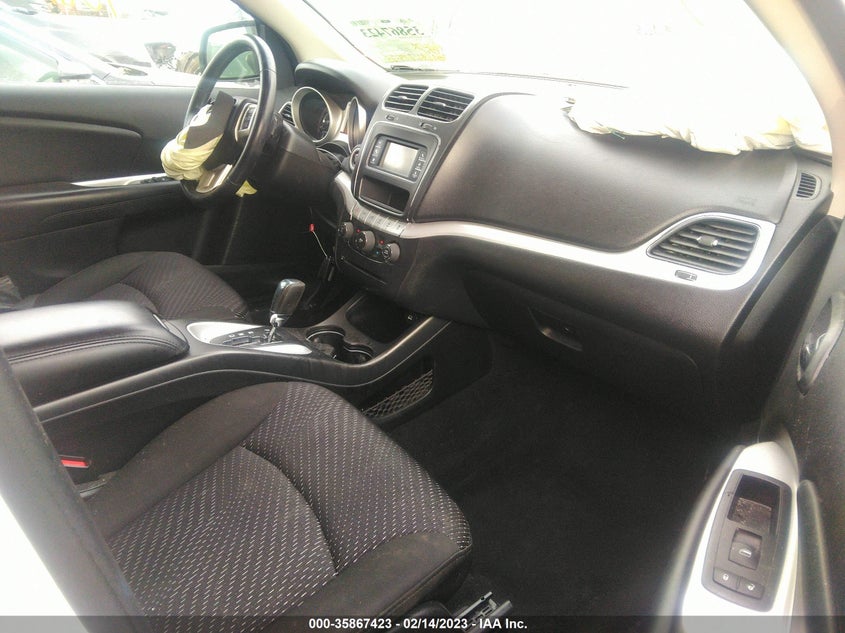 VIN 3C4PDCBBXKT863557 2019 DODGE JOURNEY SE