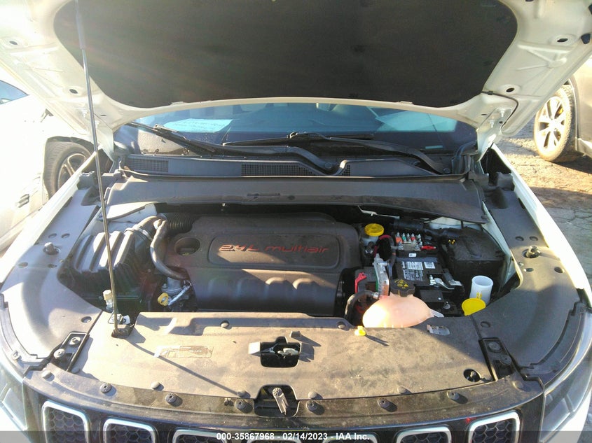 VIN 3C4NJCBB4JT165749 2018 JEEP COMPASS LATITUDE