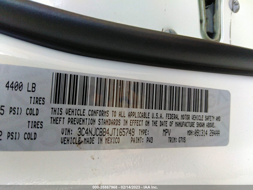 VIN 3C4NJCBB4JT165749 2018 JEEP COMPASS LATITUDE