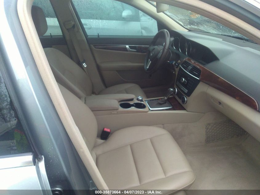 2013 MERCEDES-BENZ C-CLASS C 300 - WDDGF8AB6DG130492