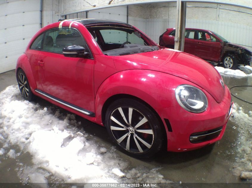 2013 VOLKSWAGEN BEETLE COUPE 2.0T TURBO W/SUN/SND/NAV - 3VWVA7AT3DM645066