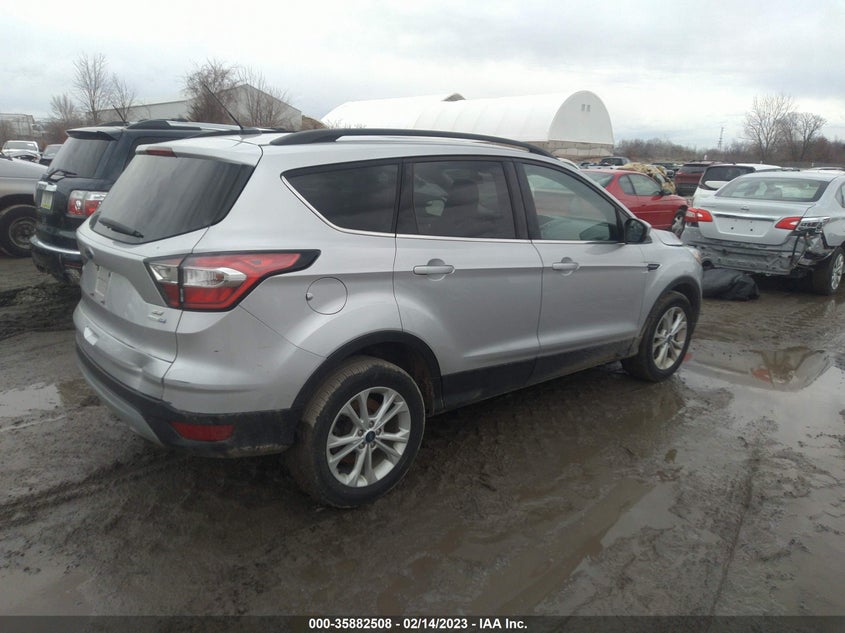 VIN 1FMCU9GD2JUD59225 2018 FORD ESCAPE SE