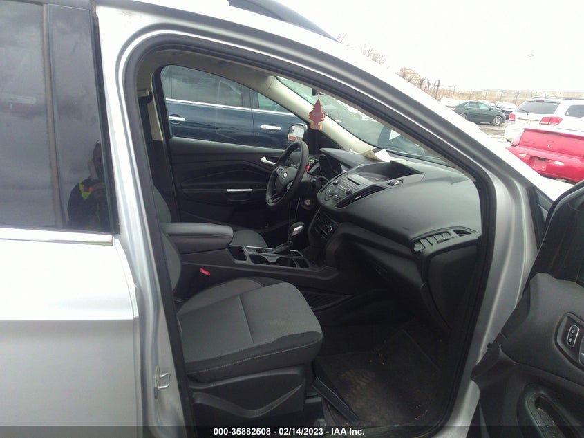 VIN 1FMCU9GD2JUD59225 2018 FORD ESCAPE SE