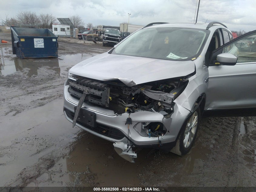 VIN 1FMCU9GD2JUD59225 2018 FORD ESCAPE SE