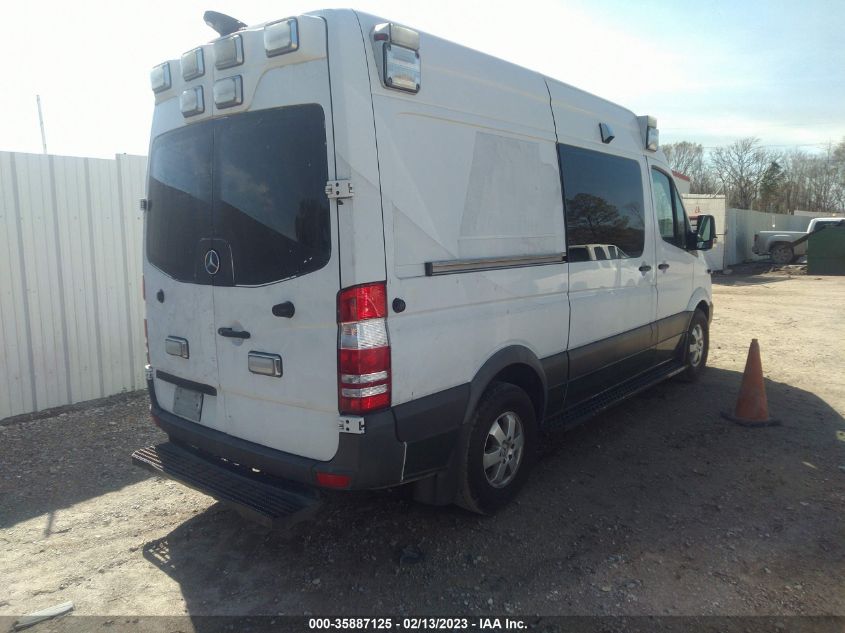 2015 MERCEDES-BENZ SPRINTER CARGO VANS WD3PE7CD6FP137512
