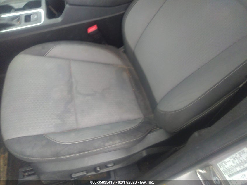 VIN 1FMCU0GD9HUD18452 2017 FORD ESCAPE SE