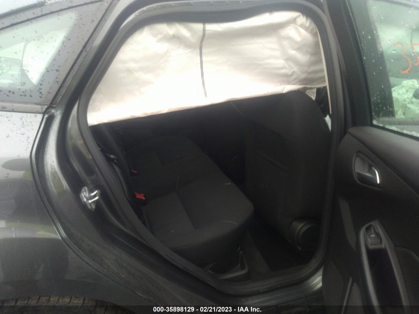 VIN 1FADP3F2XHL348105 2017 FORD FOCUS SE
