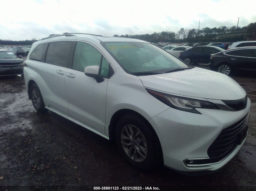 2022 TOYOTA SIENNA XLE - 5TDJRKEC6NS102853
