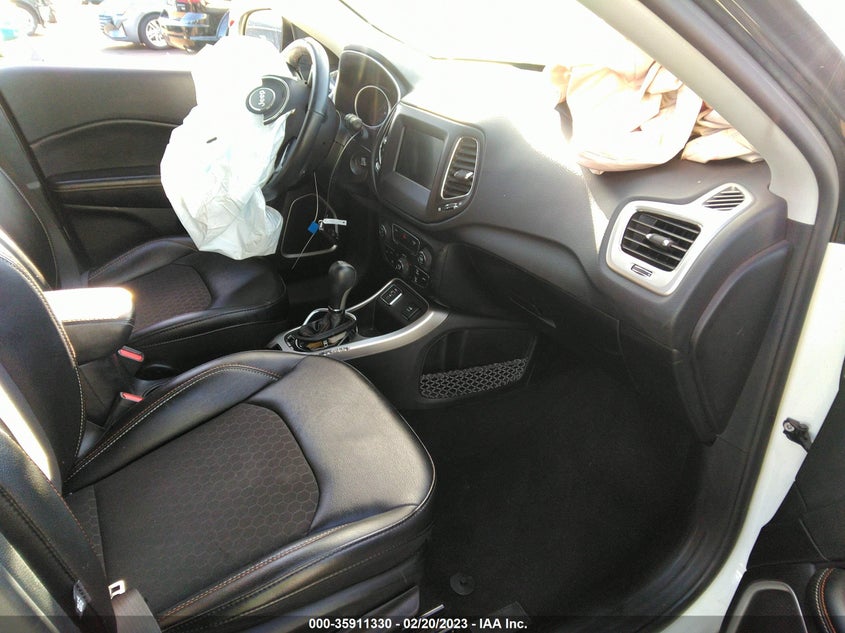 VIN 3C4NJCBB5KT856256 2019 JEEP COMPASS LATITUDE
