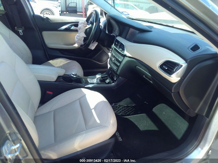 2018 INFINITI QX30 PREMIUM SJKCH5CP1JA042021