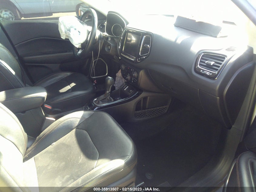 VIN 3C4NJCCB2KT660242 2019 JEEP COMPASS LIMITED