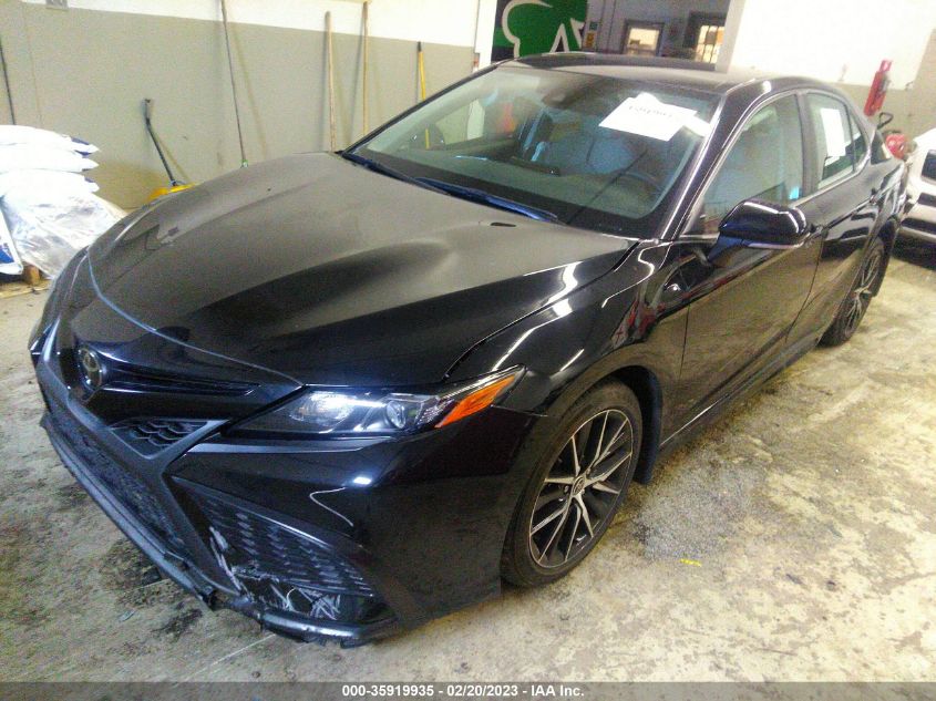 4T1G11AK5NU655025 Toyota Camry SE 2