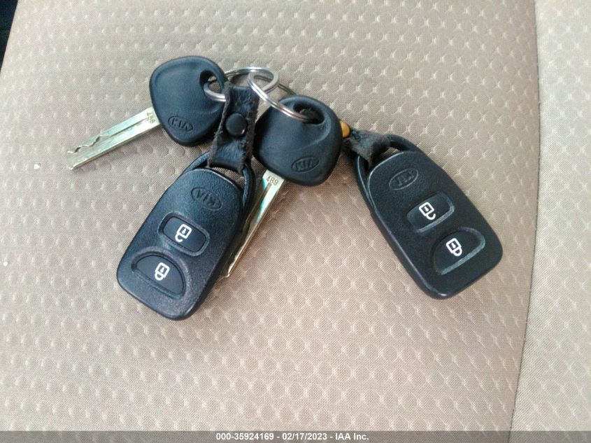 2013 KIA SORENTO LX - 5XYKT4A68DG421099