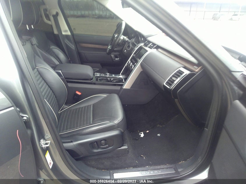 Auction sale of the 2017 Land Rover Discovery , vin: SALRRBBV0HA014142, lot number: 35926404