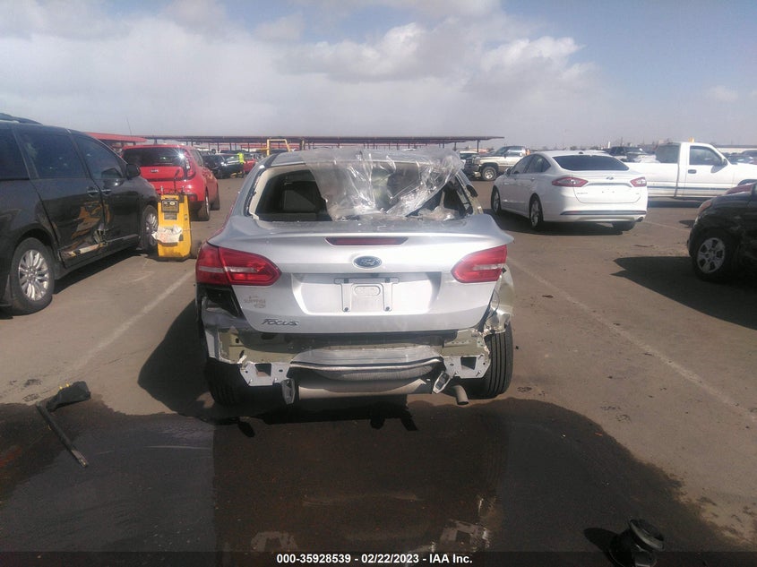 VIN 1FADP3E2XJL205176 2018 FORD FOCUS S