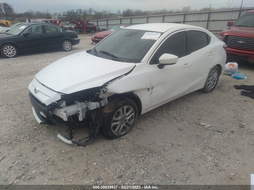 VIN 3MYDLBYV5JY324316 2018 TOYOTA YARIS IA