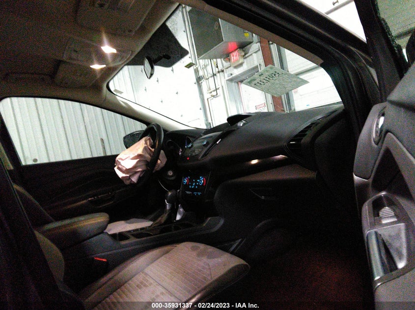 VIN 1FMCU0GD1HUB80115 2017 FORD ESCAPE SE
