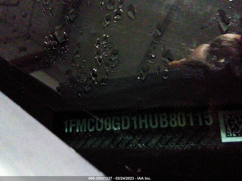 VIN 1FMCU0GD1HUB80115 2017 FORD ESCAPE SE