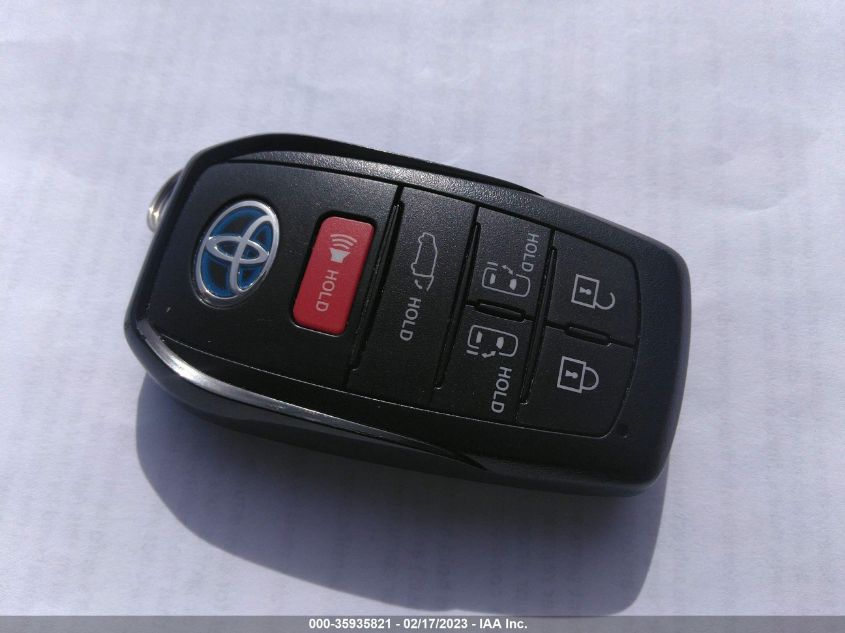 2022 TOYOTA SIENNA XLE - 5TDJRKEC7NS103591